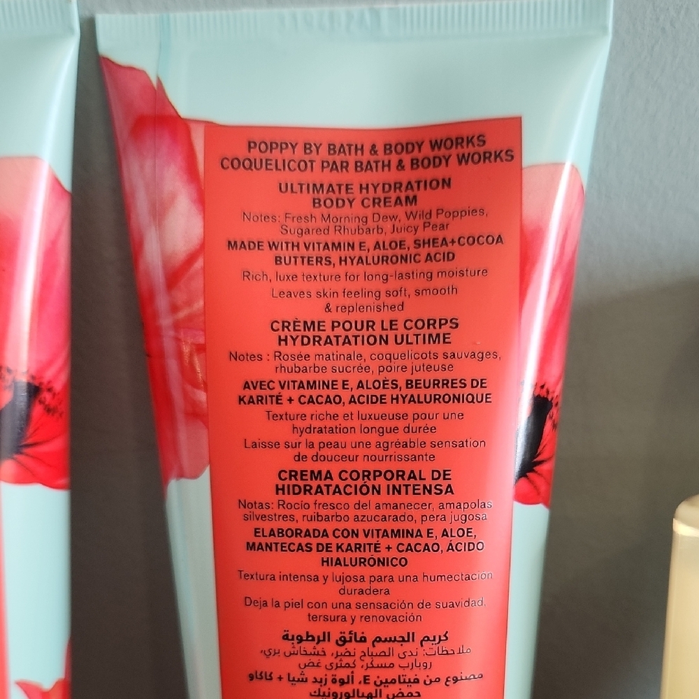 Bath & Body Works Poppy Collection with Red Accents - Picture 3 of 6
